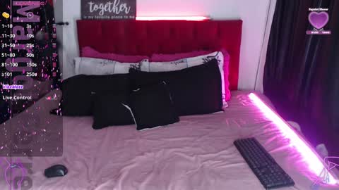 Snapshot of robinsonbaker chatting on 01-07-25, 04:18 Margot Ferrer online show from 01-07-25, 04:18