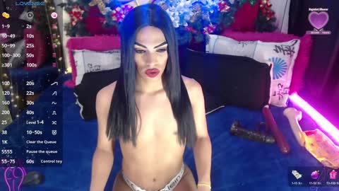 Snapshot of robinsonbaker chatting on 01-28-25, 03:47 Margot Ferrer online show from 01-28-25, 03:47