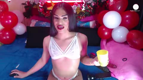 Snapshot of robinsonbaker chatting on 02-19-25, 04:23 Margot Ferrer online show from 02-19-25, 04:23