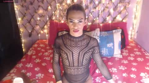 Snapshot of robinsonbaker chatting on 11-11-25, 05:07 Margot Ferrer online show from 11-11-25, 05:07