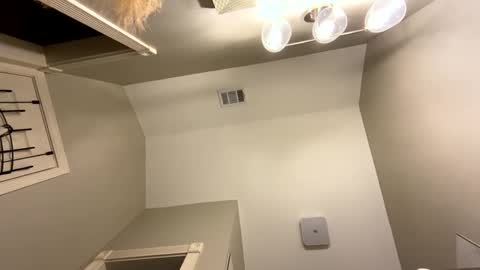 Snapshot of roblatino12 chatting on 02-11-25, 10:18 roblatino12 online show from 02-11-25, 10:18