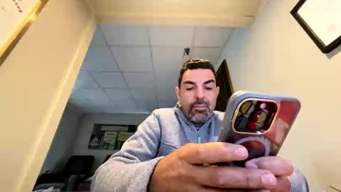 Snapshot of roblatino12 chatting on 11-17-25, 04:13 roblatino12 online show from 11-17-25, 04:13