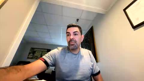 Snapshot of roblatino12 chatting on 12-14-25, 06:01 roblatino12 online show from 12-14-25, 06:01