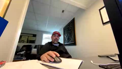 Snapshot of roblatino12 chatting on 12-17-25, 02:34 roblatino12 online show from 12-17-25, 02:34