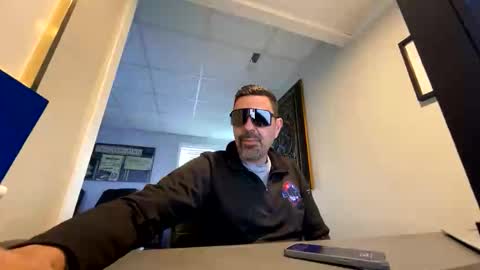 Snapshot of roblatino12 chatting on 12-20-25, 06:15 roblatino12 online show from 12-20-25, 06:15