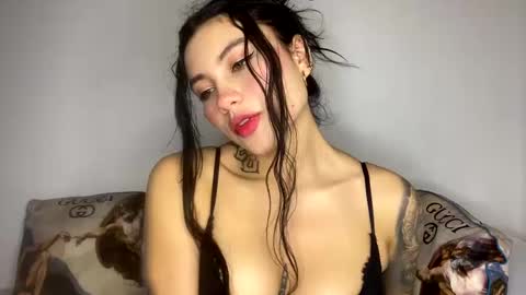 Samantha Estephania  online show from 01-30-25, 01:33