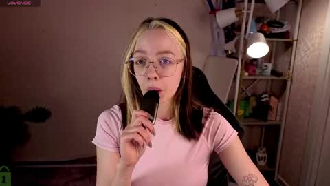 Snapshot of rockett_bunny chatting on 04-20-26, 12:57 Rockett online show from 04-20-26, 12:57