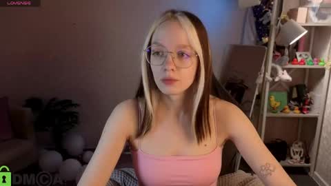 Snapshot of rockett_bunny chatting on 05-11-26, 12:49 Rockett online show from 05-11-26, 12:49