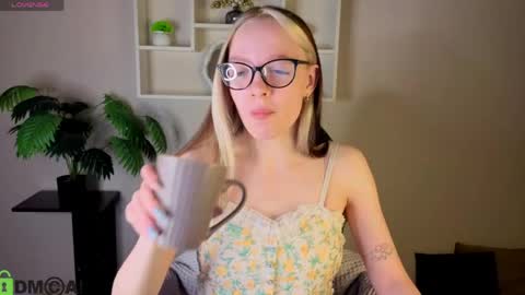 Snapshot of rockett_bunny chatting on 05-12-26, 01:03 Rockett online show from 05-12-26, 01:03