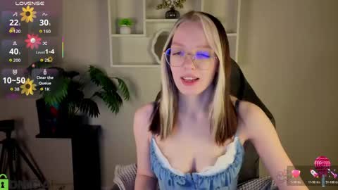 Snapshot of rockett_bunny chatting on 05-13-26, 01:03 Rockett online show from 05-13-26, 01:03