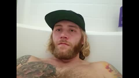 Snapshot of rockhardsurfers chatting on 01-26-25, 01:36 rockhardsurfers online show from 01-26-25, 01:36