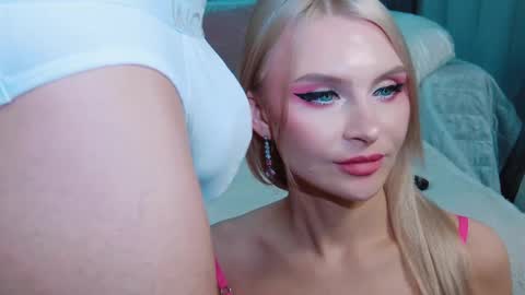 Lina and Den online show from 11-25-25, 05:18