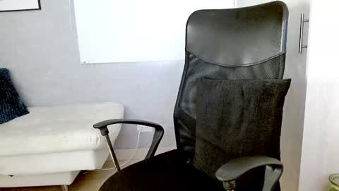 Snapshot of rogers_p chatting on 12-18-24, 08:57 Rogers online show from 12-18-24, 08:57