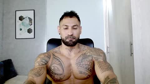 Snapshot of rogers_p chatting on 01-11-25, 03:31 Rogers online show from 01-11-25, 03:31