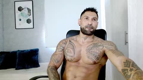 Snapshot of rogers_p chatting on 01-18-25, 04:10 Rogers online show from 01-18-25, 04:10