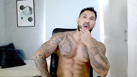 Snapshot of rogers_p chatting on 02-11-25, 03:18 Rogers online show from 02-11-25, 03:18