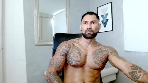 Snapshot of rogers_p chatting on 09-23-25, 02:42 Rogers online show from 09-23-25, 02:42