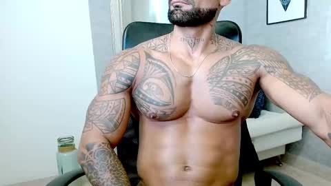 Snapshot of rogers_p chatting on 10-17-25, 04:09 Rogers online show from 10-17-25, 04:09