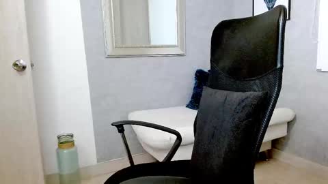 Snapshot of rogers_p chatting on 10-20-25, 08:15 Rogers online show from 10-20-25, 08:15