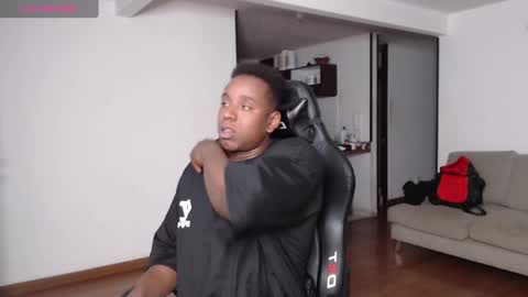 Snapshot of rogger_physique chatting on 01-24-25, 03:43 Rogger online show from 01-24-25, 03:43