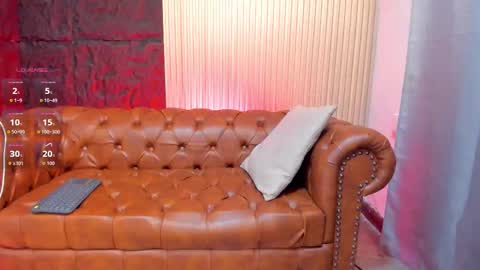 Snapshot of rogger_physique chatting on 10-11-25, 09:24 Rogger online show from 10-11-25, 09:24