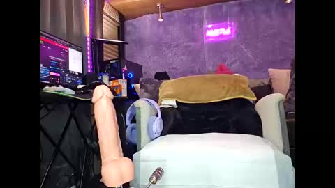 Snapshot of roknblaze chatting on 10-12-25, 03:38 Rok-N-Blaze online show from 10-12-25, 03:38