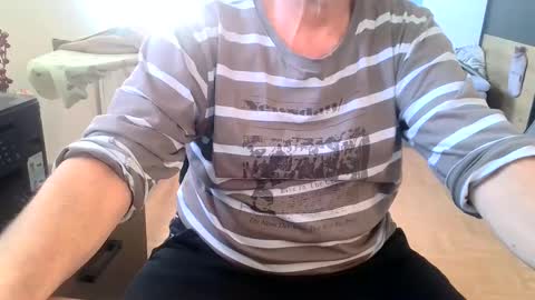 Snapshot of rolandloser1000 chatting on 12-29-24, 10:01 rolandloser1000 online show from 12-29-24, 10:01