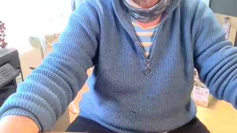 Snapshot of rolandloser1000 chatting on 01-05-25, 01:58 rolandloser1000 online show from 01-05-25, 01:58