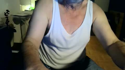 Snapshot of rolandloser1000 chatting on 01-11-25, 06:01 rolandloser1000 online show from 01-11-25, 06:01