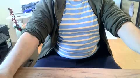 Snapshot of rolandloser1000 chatting on 01-29-25, 09:33 rolandloser1000 online show from 01-29-25, 09:33