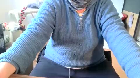 Snapshot of rolandloser1000 chatting on 02-05-25, 08:54 rolandloser1000 online show from 02-05-25, 08:54