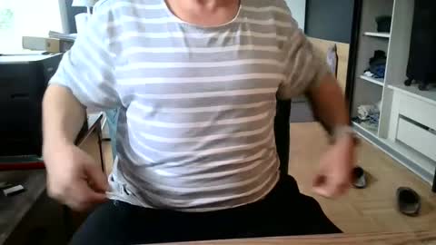 Snapshot of rolandloser1000 chatting on 02-23-25, 10:28 rolandloser1000 online show from 02-23-25, 10:28