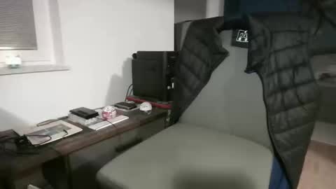 Snapshot of rolandloser1000 chatting on 10-18-25, 05:46 rolandloser1000 online show from 10-18-25, 05:46