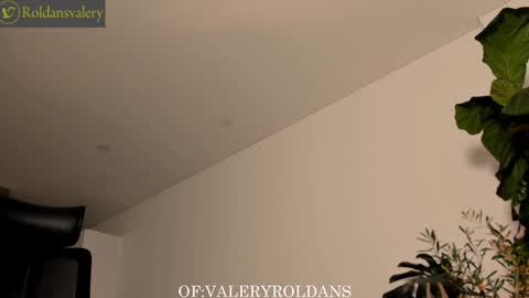 Snapshot of roldansvalery chatting on 12-22-24, 05:56 Valery Roldans online show from 12-22-24, 05:56