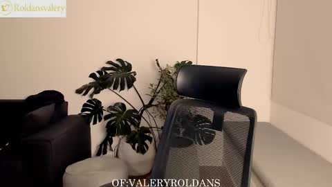 Snapshot of roldansvalery chatting on 02-27-25, 02:21 Valery Roldans online show from 02-27-25, 02:21