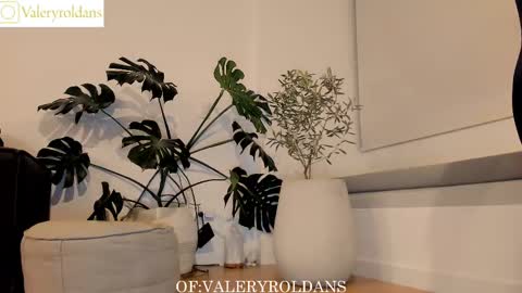 Snapshot of roldansvalery chatting on 03-11-25, 02:10 Valery Roldans online show from 03-11-25, 02:10