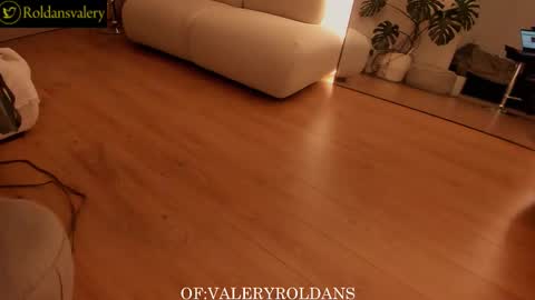 Snapshot of roldansvalery chatting on 11-19-25, 03:17 Valery Roldans online show from 11-19-25, 03:17