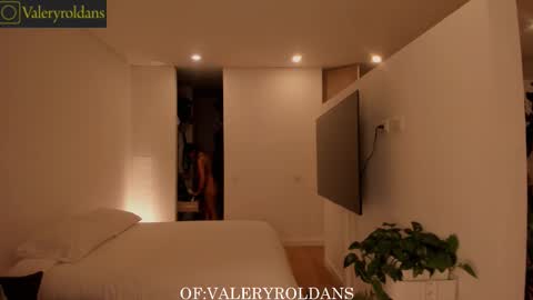 Snapshot of roldansvalery chatting on 11-27-25, 04:14 Valery Roldans online show from 11-27-25, 04:14