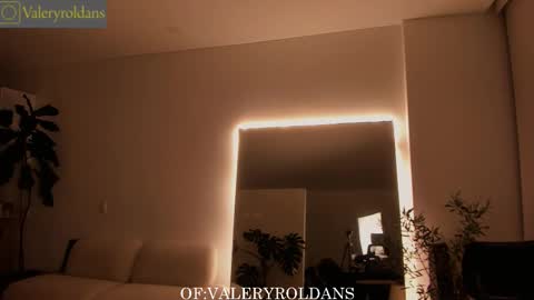Snapshot of roldansvalery chatting on 11-29-25, 04:26 Valery Roldans online show from 11-29-25, 04:26