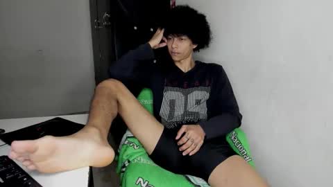 Snapshot of rolling_05 chatting on 12-16-25, 04:39 rolling_05 online show from 12-16-25, 04:39