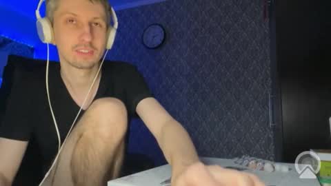 roma305991 online show from 12-18-25, 09:32