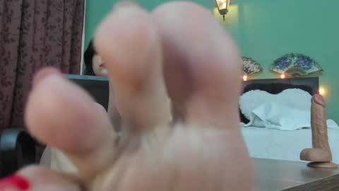 Snapshot of roma_calderon chatting on 05-18-26, 04:07 Roma Calderon online show from 05-18-26, 04:07