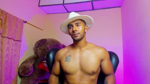 Snapshot of romanpearce_ chatting on 01-24-25, 01:56 Roman online show from 01-24-25, 01:56