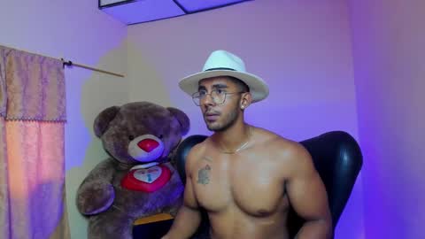 Snapshot of romanpearce_ chatting on 01-24-25, 05:11 Roman online show from 01-24-25, 05:11