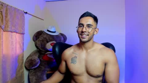 Snapshot of romanpearce_ chatting on 01-27-25, 05:15 Roman online show from 01-27-25, 05:15