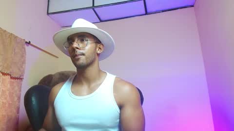 Snapshot of romanpearce_ chatting on 02-04-25, 07:33 Roman online show from 02-04-25, 07:33