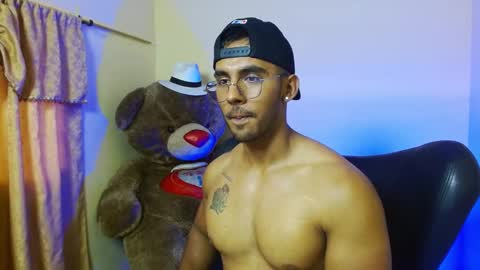 Snapshot of romanpearce_ chatting on 02-05-25, 09:07 Roman online show from 02-05-25, 09:07