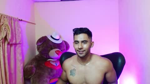Snapshot of romanpearce_ chatting on 02-16-25, 12:30 Roman online show from 02-16-25, 12:30