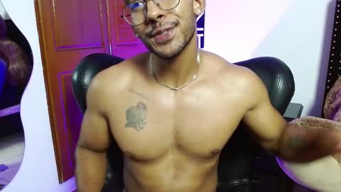 Snapshot of romanpearce_ chatting on 02-20-25, 05:23 Roman online show from 02-20-25, 05:23