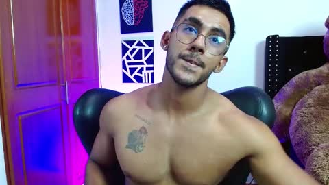 Snapshot of romanpearce_ chatting on 02-20-25, 09:31 Roman online show from 02-20-25, 09:31